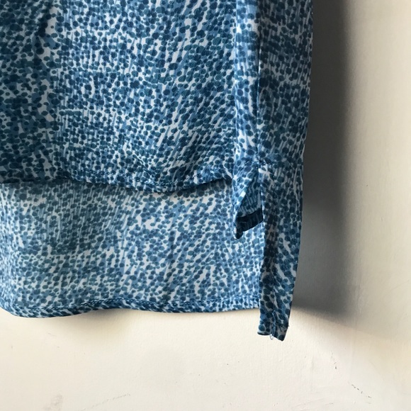 VINCE BLUE 100% SILK SLEEVELESS BLUE PRINT TOP - Picture 5 of 6